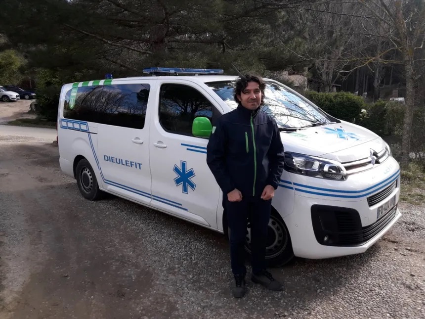 Osama, réfugié syrien, devenu auxiliaire ambulancier à Dieulefit